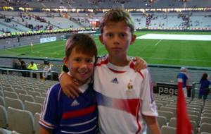 Stade de France le 12 Juillet 2008 pour les 10 ans de la Coupe du Monde opposant France 98 à une Sélection Mondiale.
Ont assistés à ce match Antoine Le Moal (U13) et Corentin Le Moal (U15)
