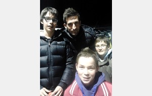 Simon Hébras (Chamois Niortais) avec Maxence Lemoine (U13) Paul Hébras (U13) et Arthur Hébras le 08/03/2013